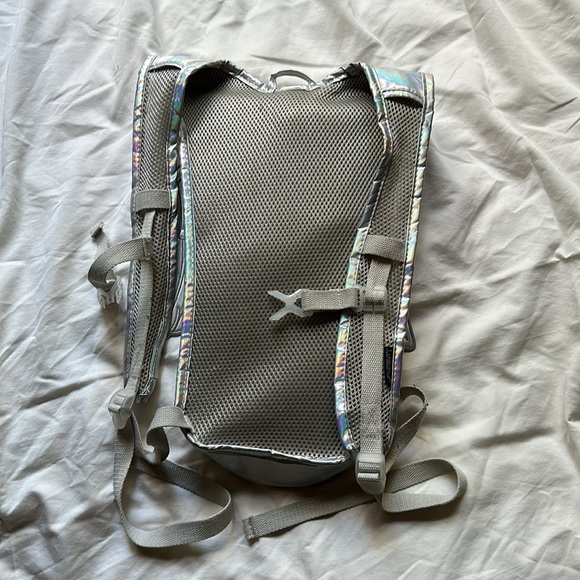 Silver Holographic Angel Wing hydropak - Picture 2 of 4